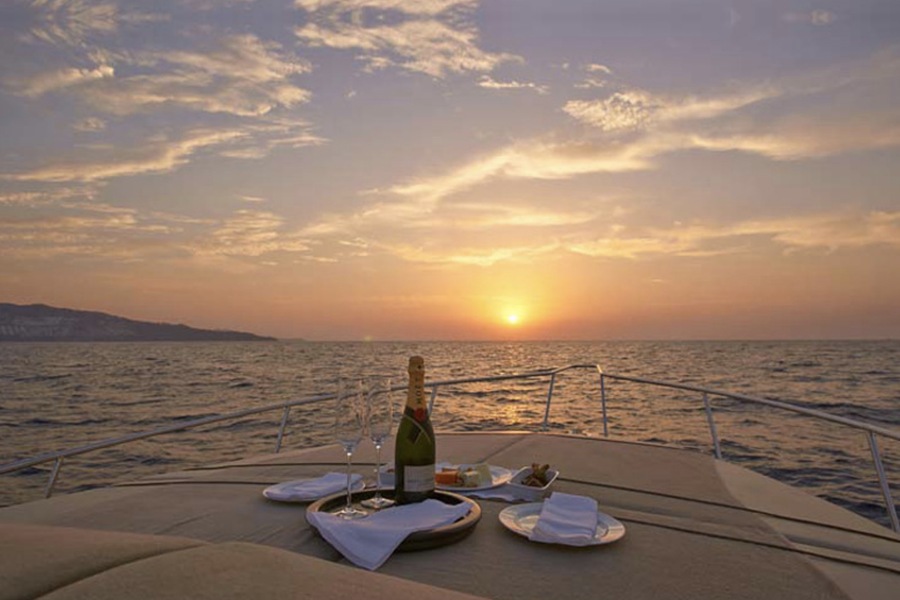 Sunset Cruises: Romantic Yacht Experiences in Dubai